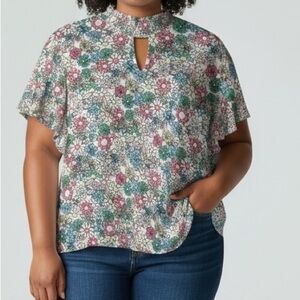 So It Is Women’s Size 2X Floral Top